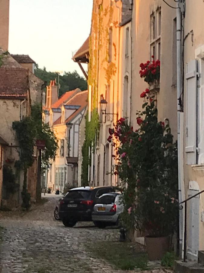 Voyage… Villa Noyers-sur-Serein Exterior photo